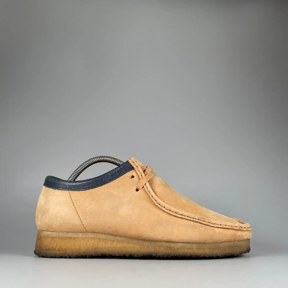 Clarks Originals Wallabee Boot Men's 8.5 M Beige Suede Lace-Up Comfort Moccasins